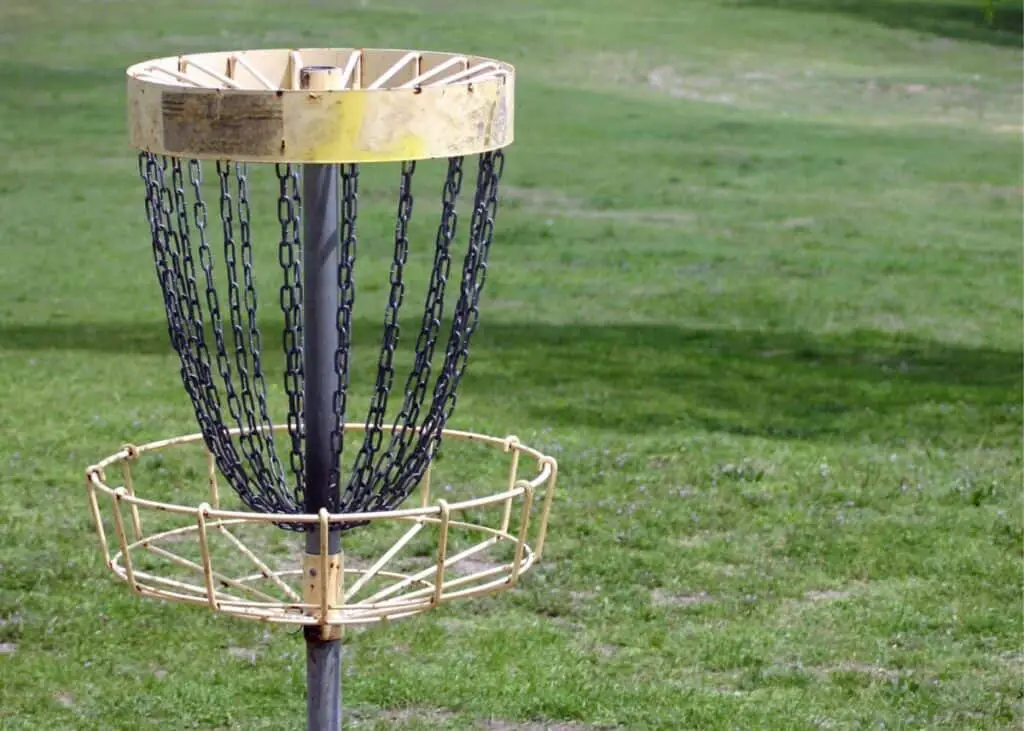 close-up picture of a disc golf basket